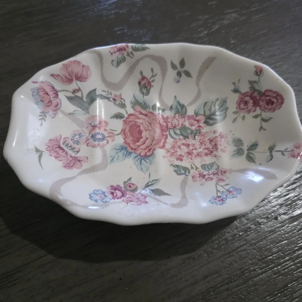 Vintage Ceramic Shabby Rose Soap Dish Rose Bouquet Flowers Collectible